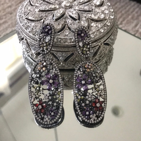 Jewelry - 💕Beautiful Crystal Earrings💕